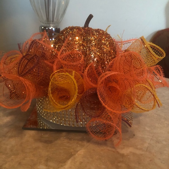 Fall Centerpiece - Picture 1 of 3